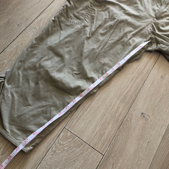 Eddie Bauer Outdoor Hiking Shorts with Zippered Pockets in Beige Size 16 - Picture 8 of 16